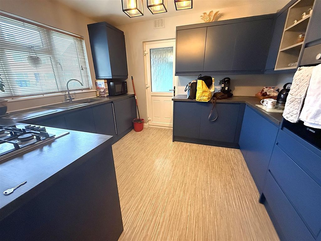 Property photo 3 of 15 Kitchen/Breakfast Room