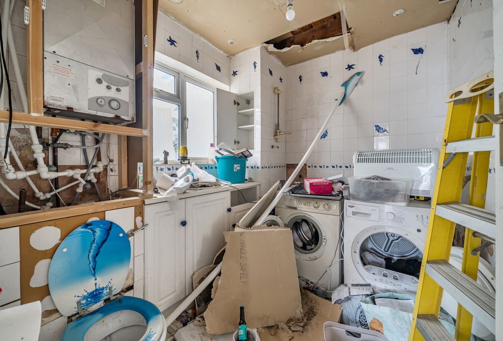 Property photo 3 of 11 1374985-17-691325...