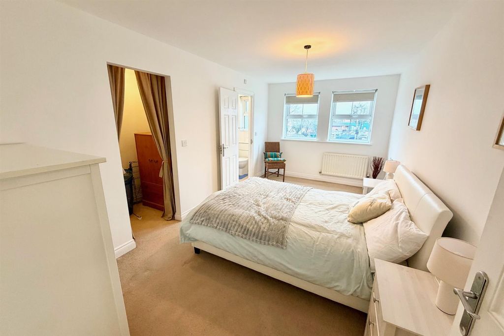 Property photo 2 of 7 Master Bedroom.Jpg