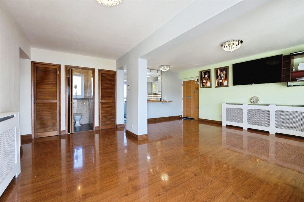 Property photo 3 of 24 Picture No. 44