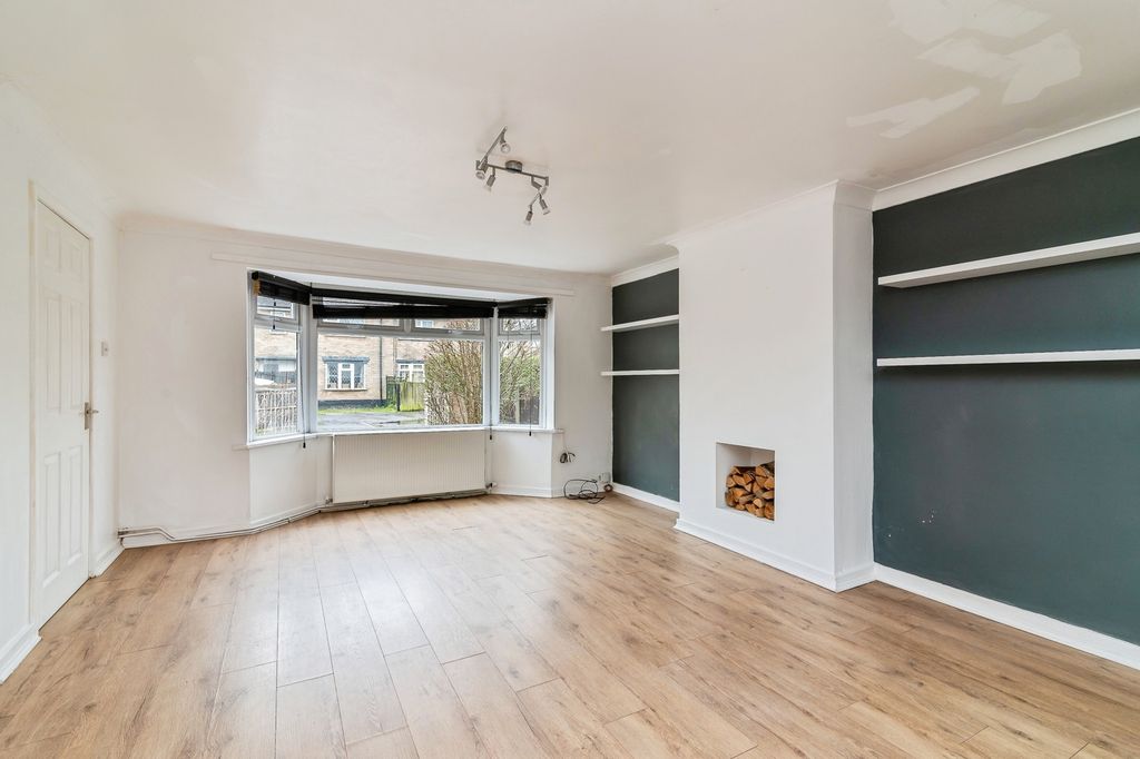 Property photo 3 of 15 Lounge