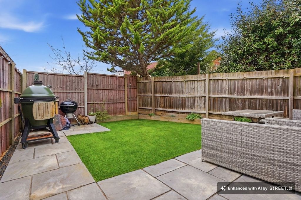 Property photo 3 of 15 Garden