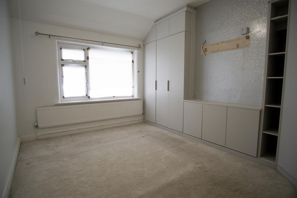 Property photo 3 of 10 Bedroom 1