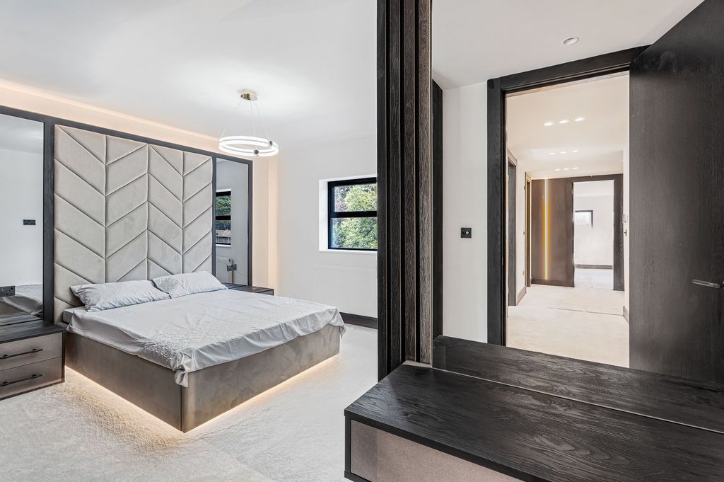 Additional image 18 of 5 bed detached house for salePipers Green Lane, Edgware HA8