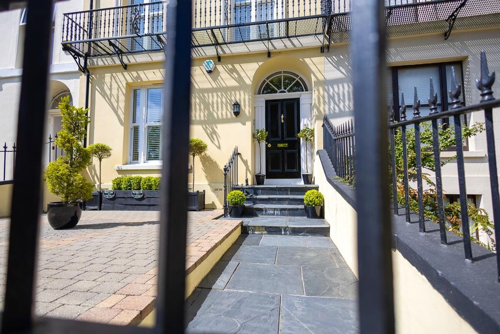 Property photo 2 of 34 48 Derby Square (63).Jpg