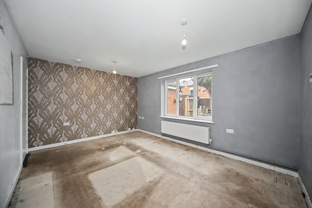 Property photo 2 of 17 11 Cameron Croft, Chorley, Lancashire, Pr6 0Rh