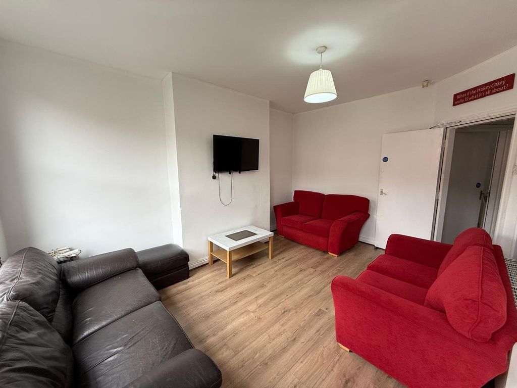 Property photo 2 of 12 Picture No. 30