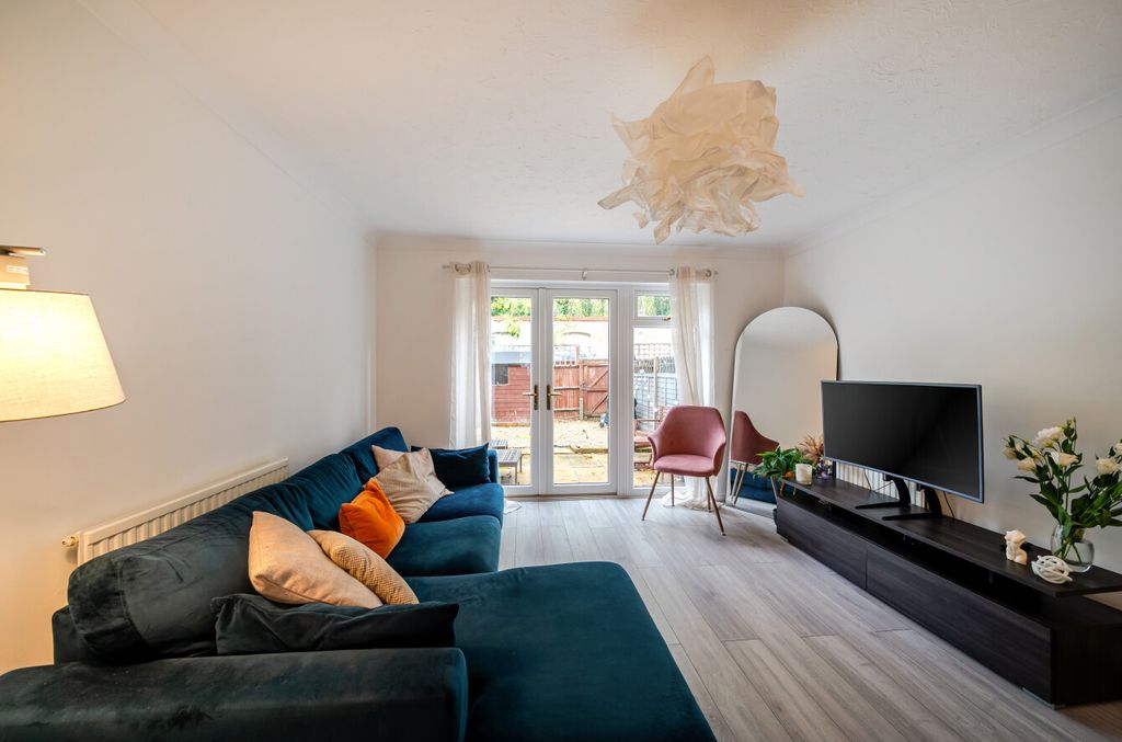 Property photo 2 of 20 1384301-13-692432...