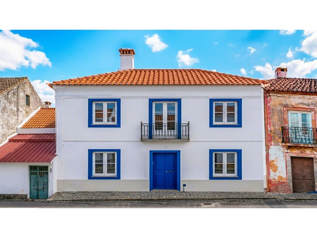 Property photo 1 of 15 Urban Ruin For Demolition And Rebuild (Nazaré Region - Silver Coast)