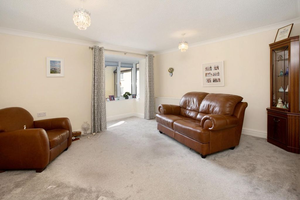 Property photo 3 of 12