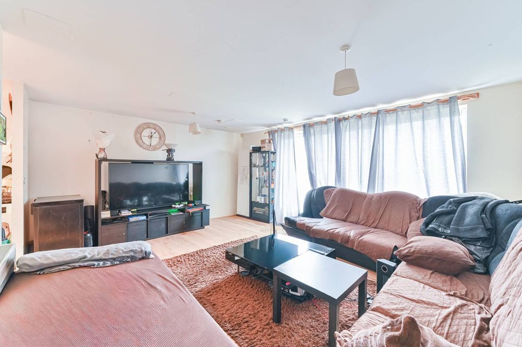 Property photo 3 of 9