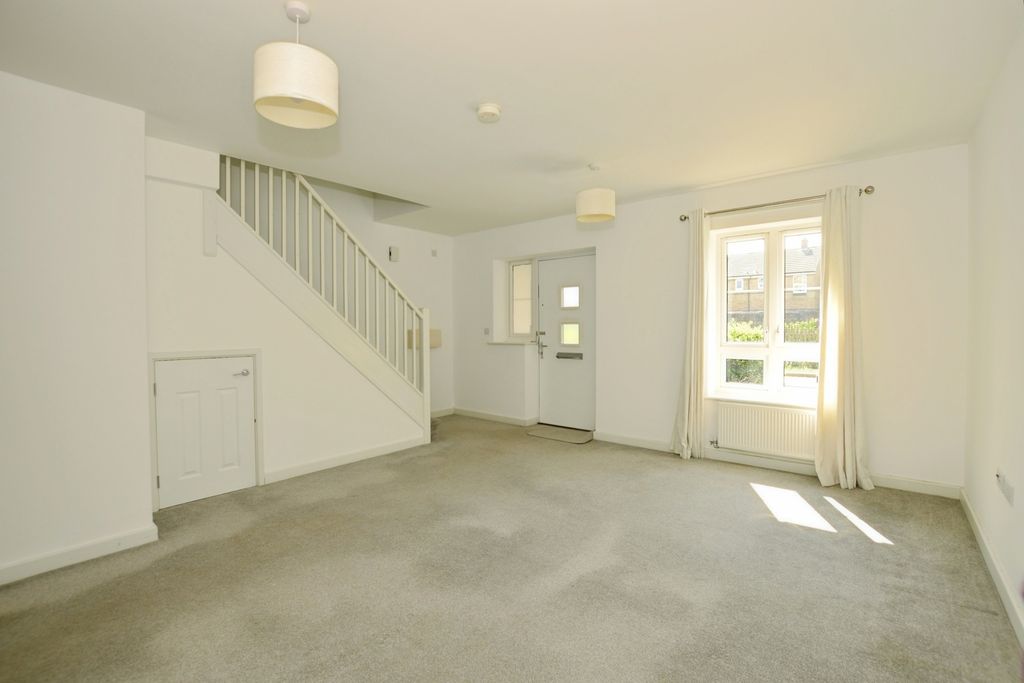 Property photo 2 of 13 Lounge