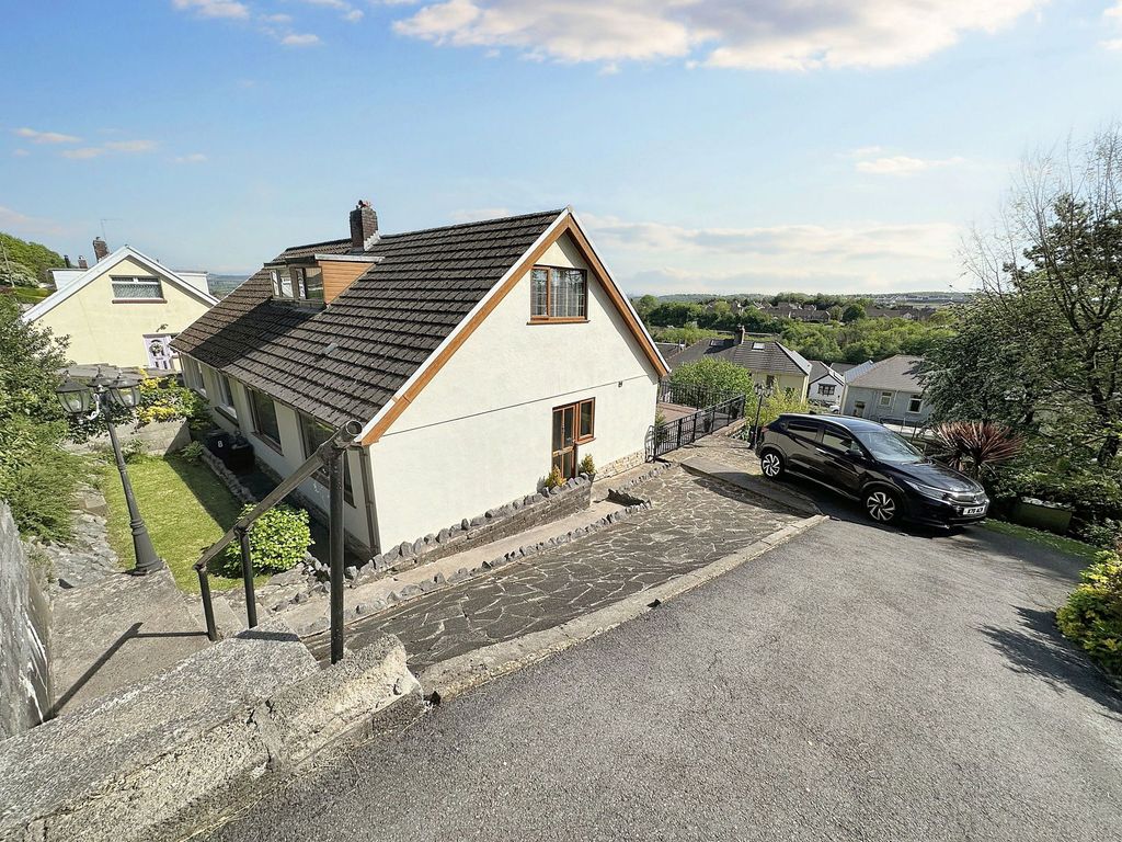 Property photo 2 of 30