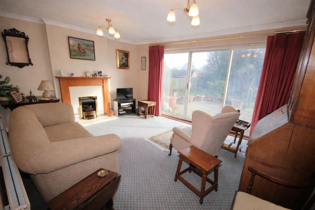 Property photo 2 of 19 Living Room