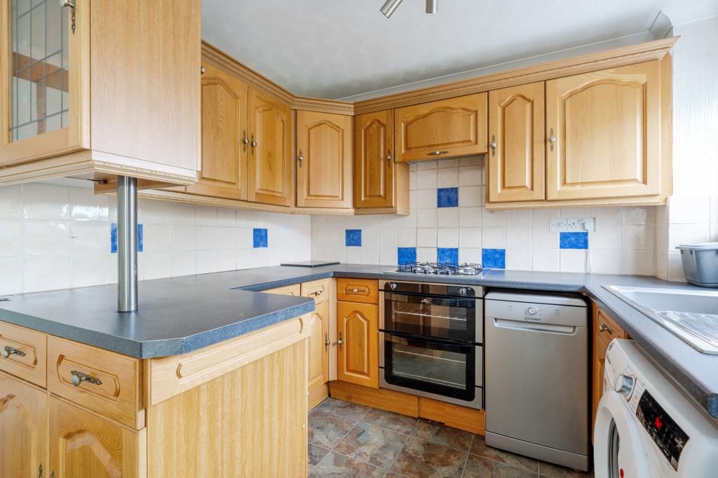 Property photo 3 of 18 Kitchen