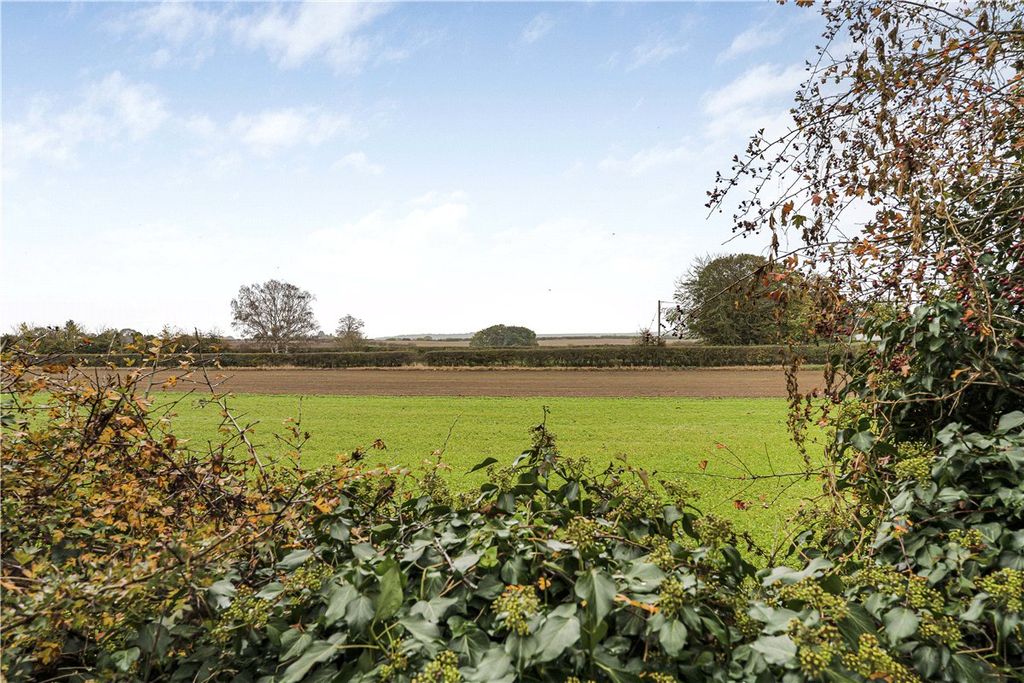 Property photo 3 of 27 Views