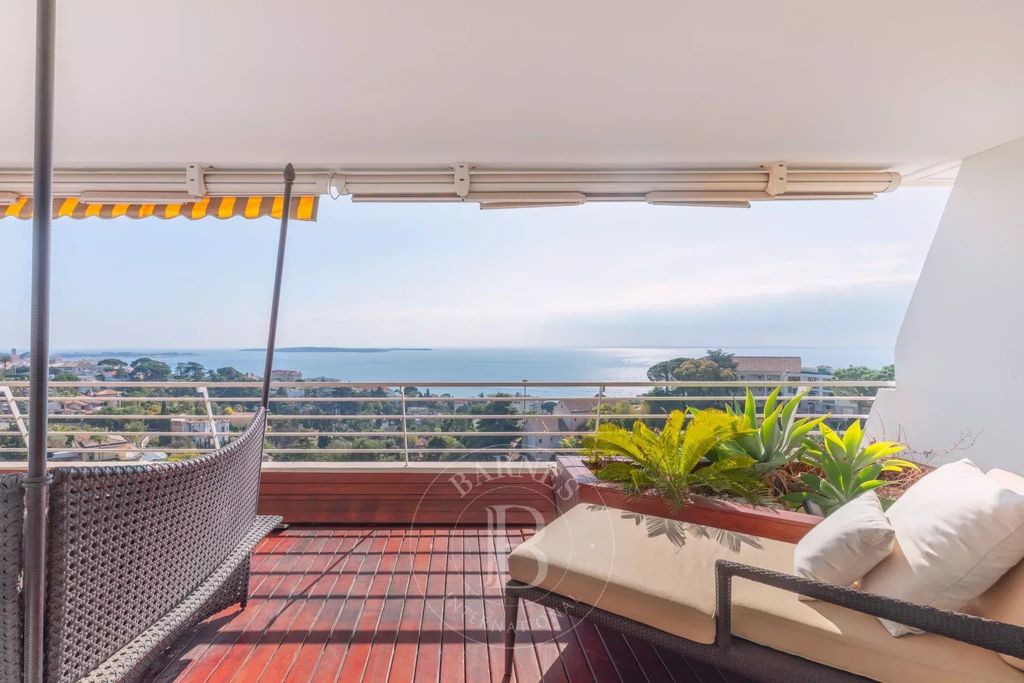 Property photo 1 of 15 Cannes Croix Des Gardes - Penthouse - Panoramic Sea View - Terrace