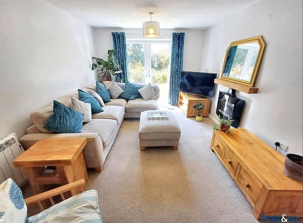 Property photo 3 of 16 Lounge