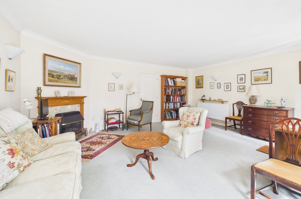 Property photo 3 of 17 Cam03259G0-Pr0329-Still009