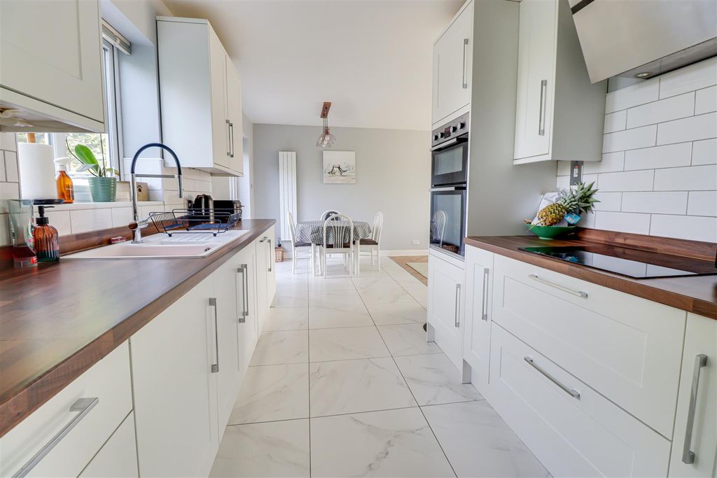 Property photo 3 of 23