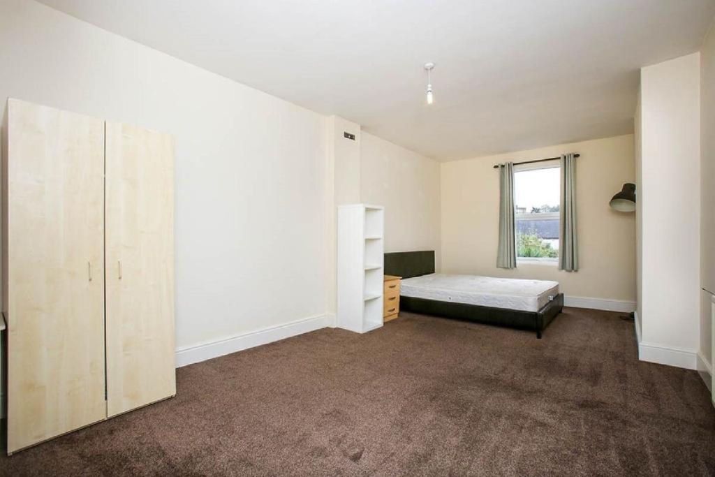 Property photo 3 of 11 29 Waddon Road Room Pictures-Page-002