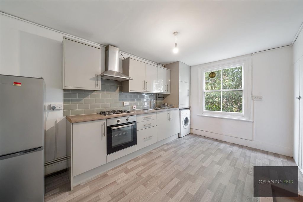 Property photo 2 of 12 Tff, 113 Sugden Road Sw11 5Ed-9.Jpg