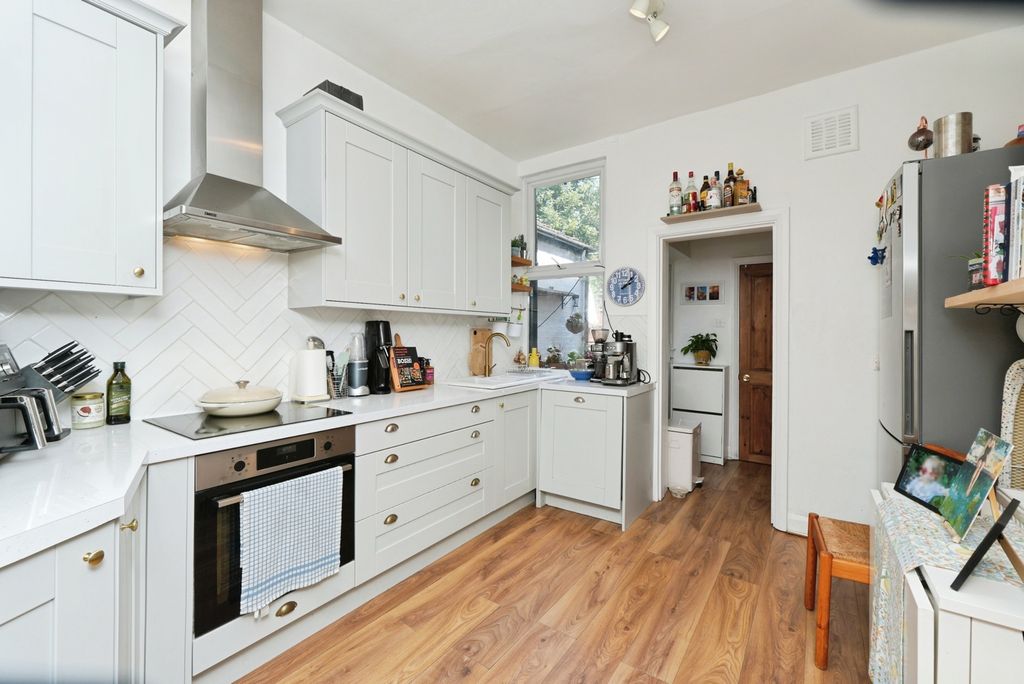 Property photo 3 of 20 Pbox-Img.Jpg