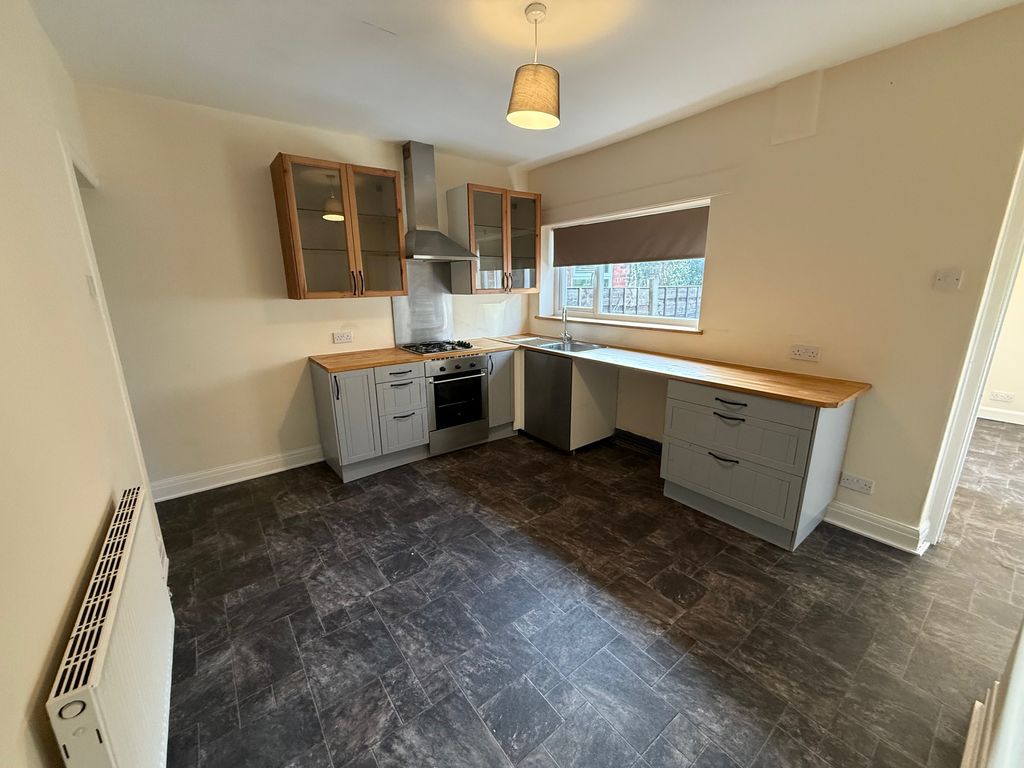 Property photo 3 of 16 Kitchen