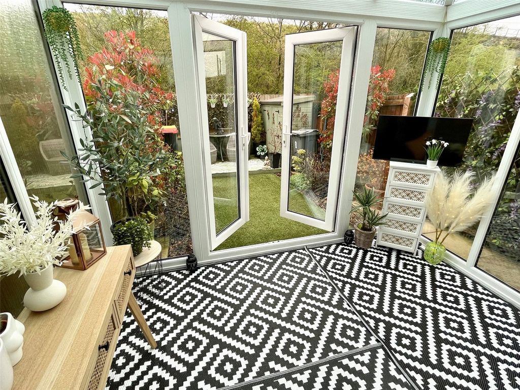 Property photo 3 of 21 Conservatory