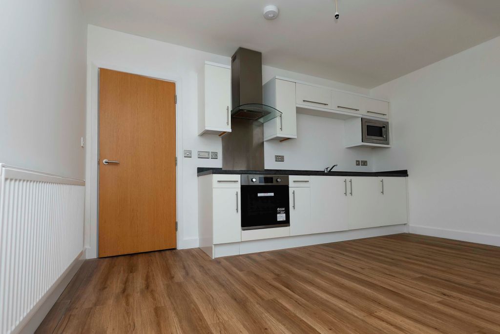 Property photo 2 of 8 Flat 15 The Bank 4