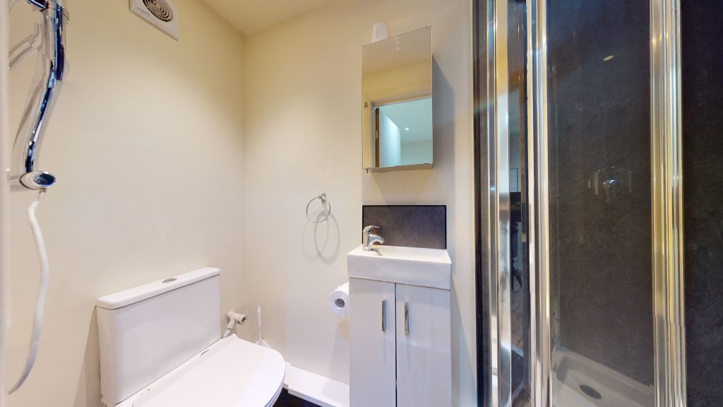 Property photo 3 of 7 Bathroom