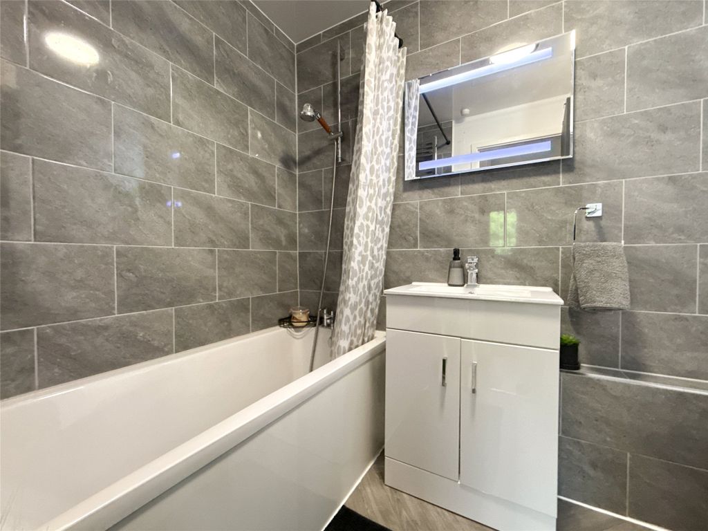 Property photo 3 of 16 Bathroom