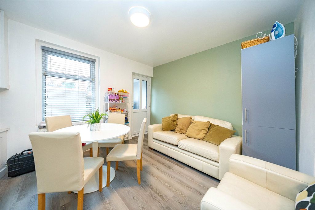 Property photo 2 of 11 Dining Area