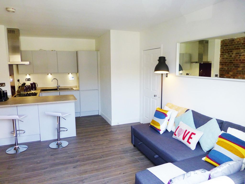 Property photo 1 of 17 Kitchen Lounge