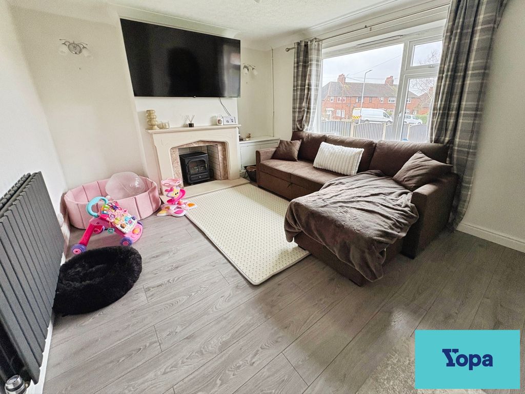 Property photo 3 of 16 Lounge