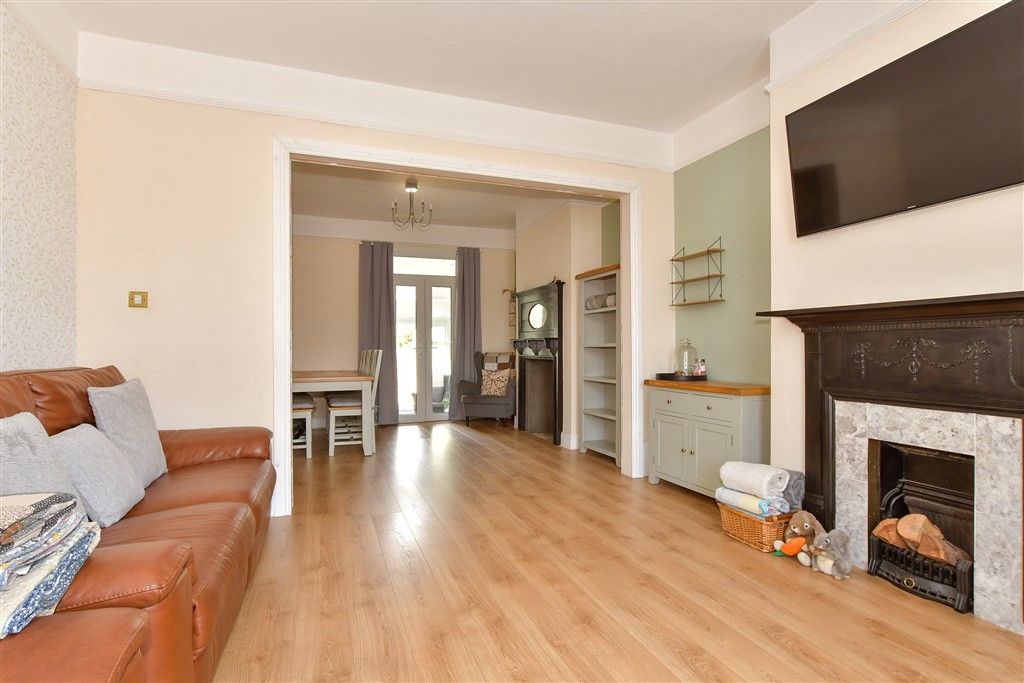 Property photo 1 of 13 Lounge