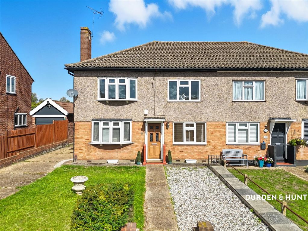 Property photo 1 of 11 Wych Elm Road
