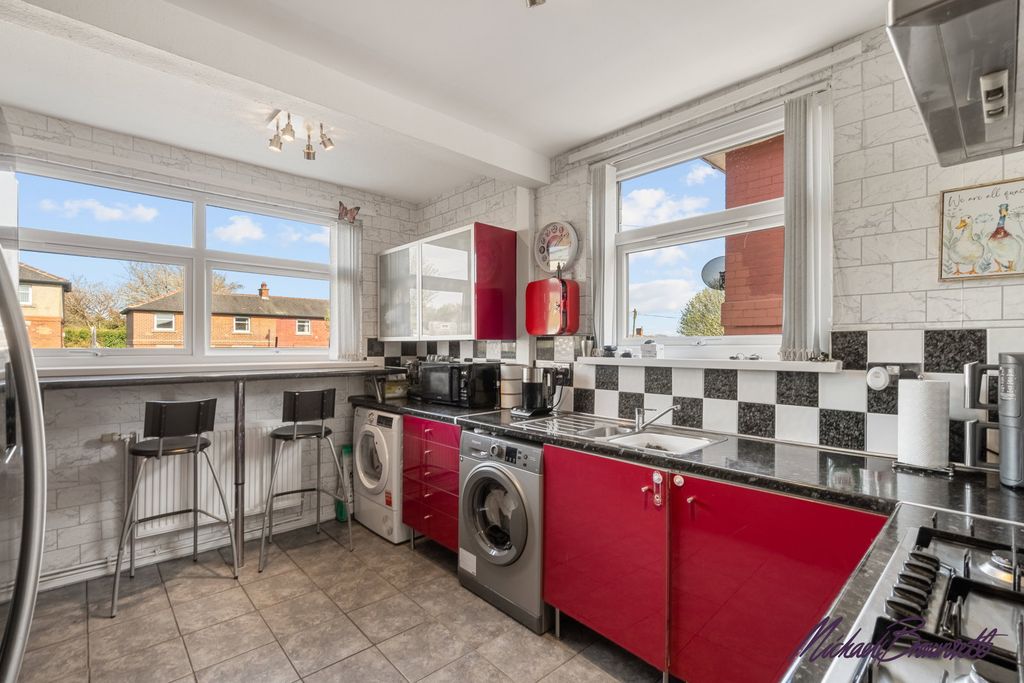 Property photo 3 of 25