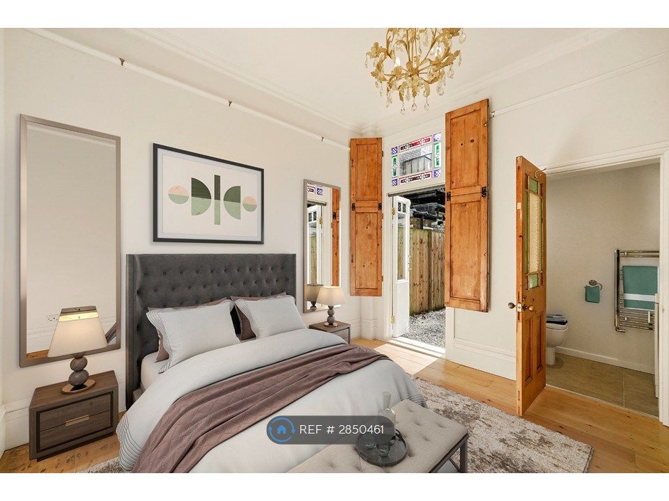 Property photo 3 of 35 King-Sized Proportioned Bedroom