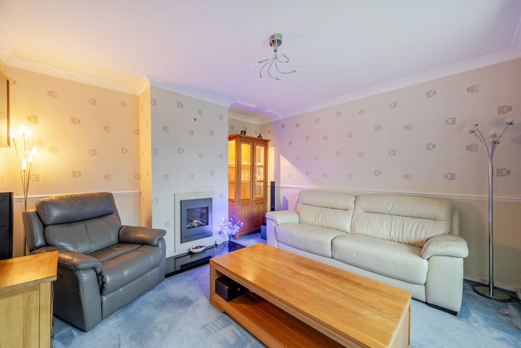 Property photo 3 of 14 1375721-14-691715...