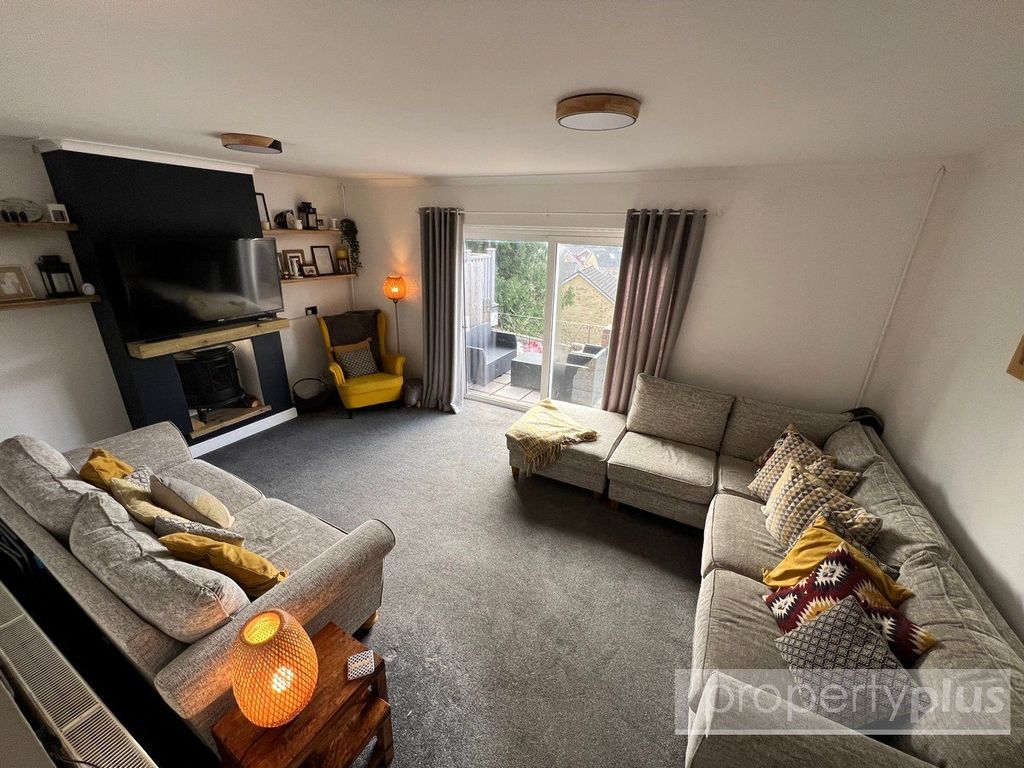 Property photo 2 of 11 Picture No. 12