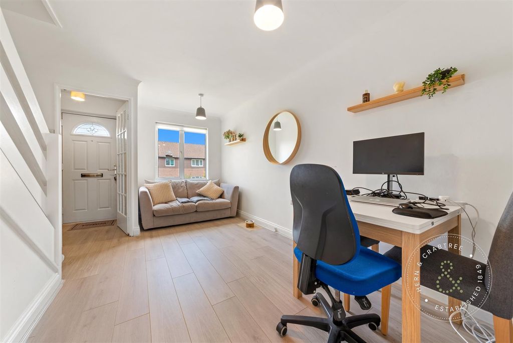 Property photo 2 of 23 Burne-Jones-Close-05.Jpg
