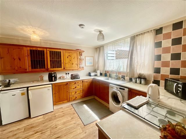 Property photo 3 of 19 Kitchen