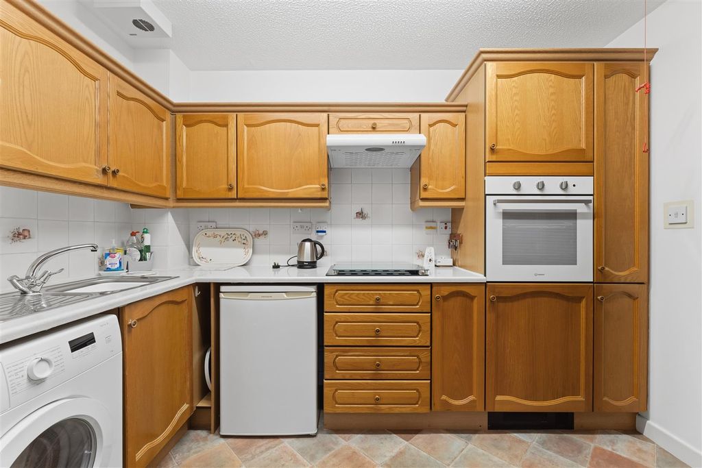 Additional image 6 of 2 bed flat for saleNN16, Oaktree Court, George Street, Kettering