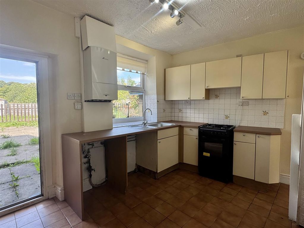Property photo 3 of 10 Kitchen
