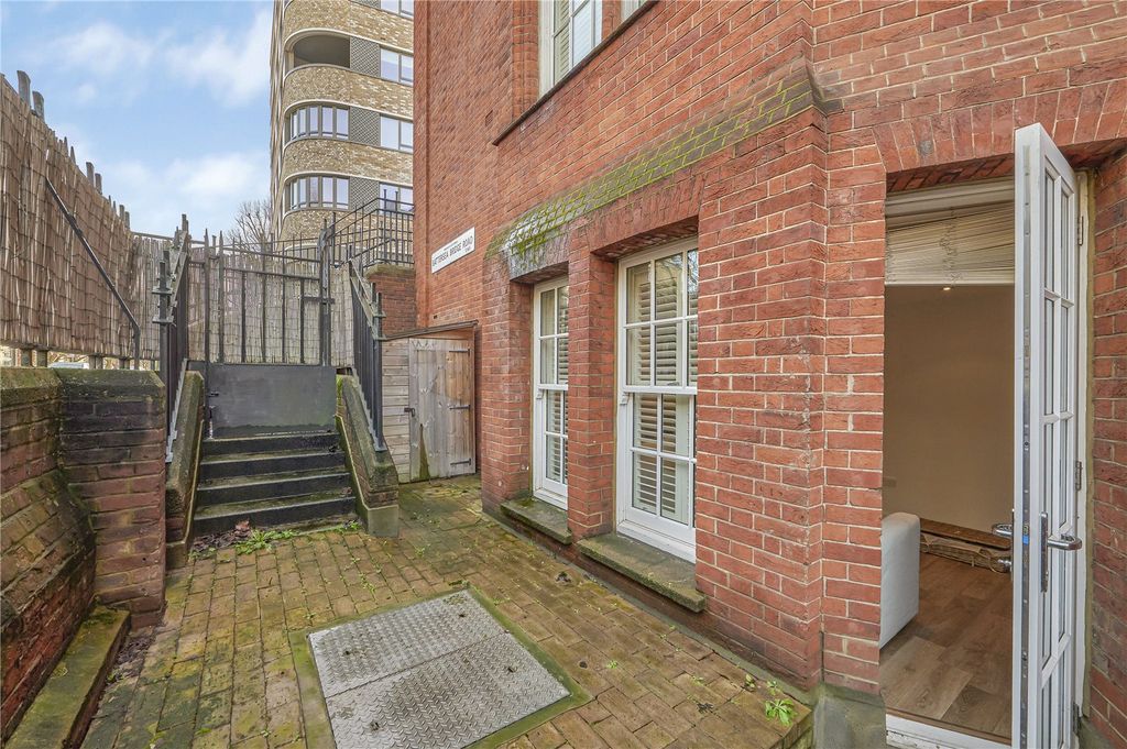 Property photo 2 of 8 Picture No. 13