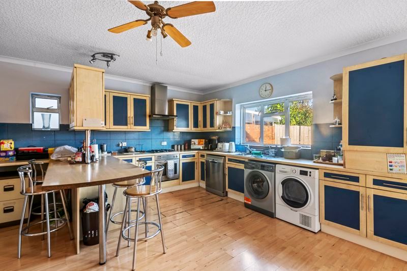 Property photo 3 of 17 Photo 9