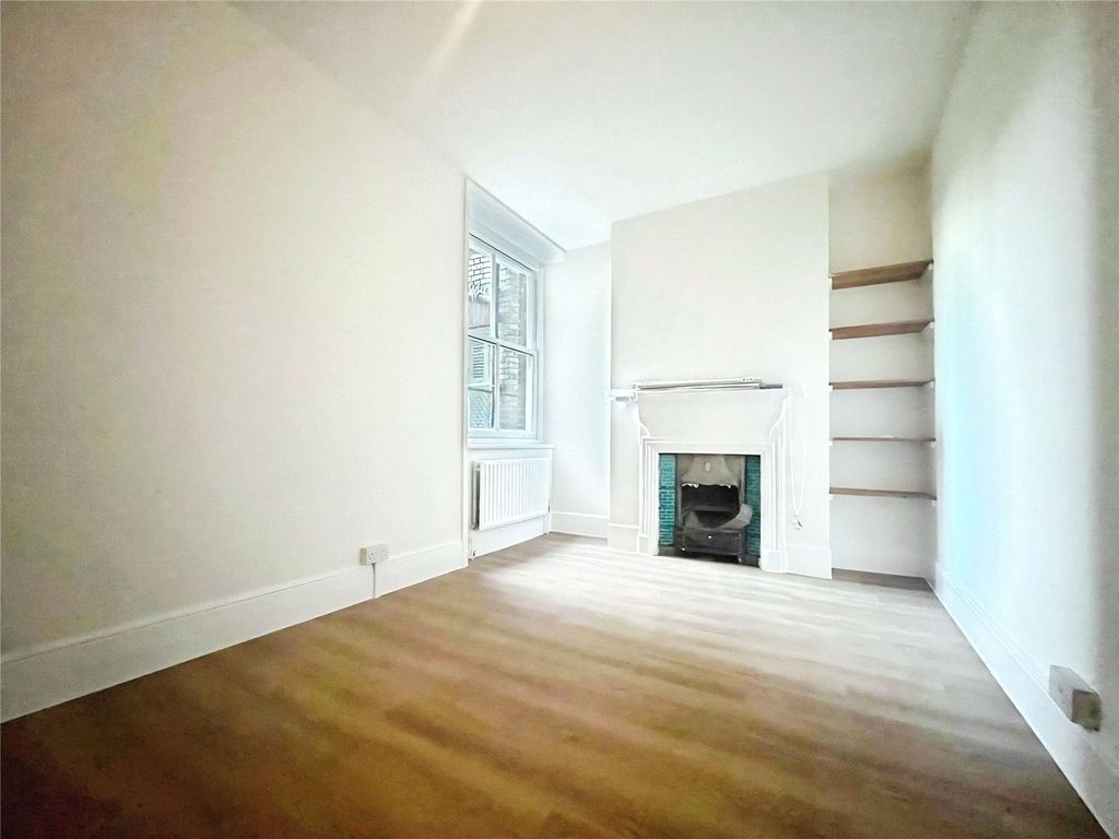 Property photo 3 of 10 Bedroom