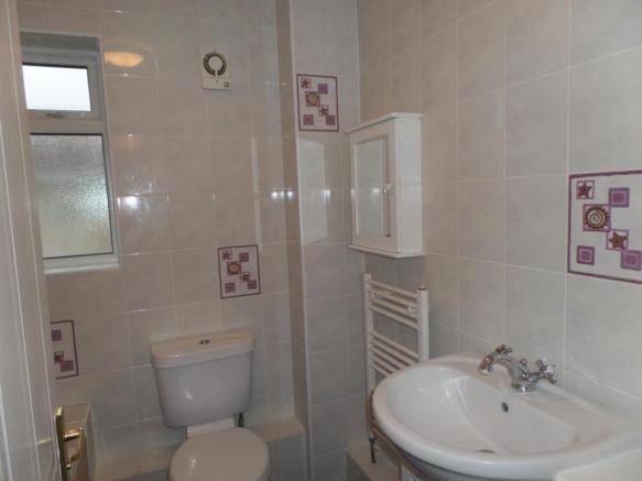 Property photo 3 of 7 Bathroom.Jpg