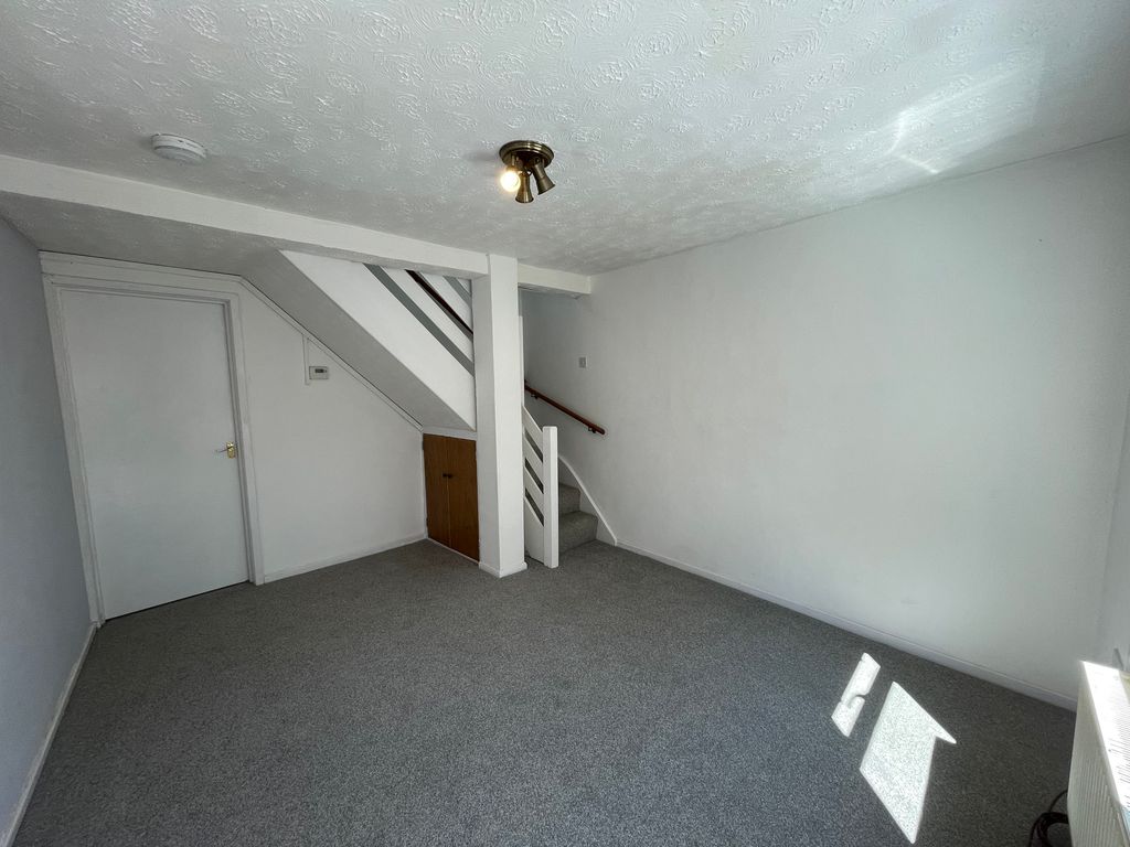 Property photo 2 of 5 Living Room